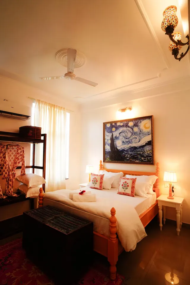 Met Luxe Galleria — bedroom beneath Van Gogh's Starry Night