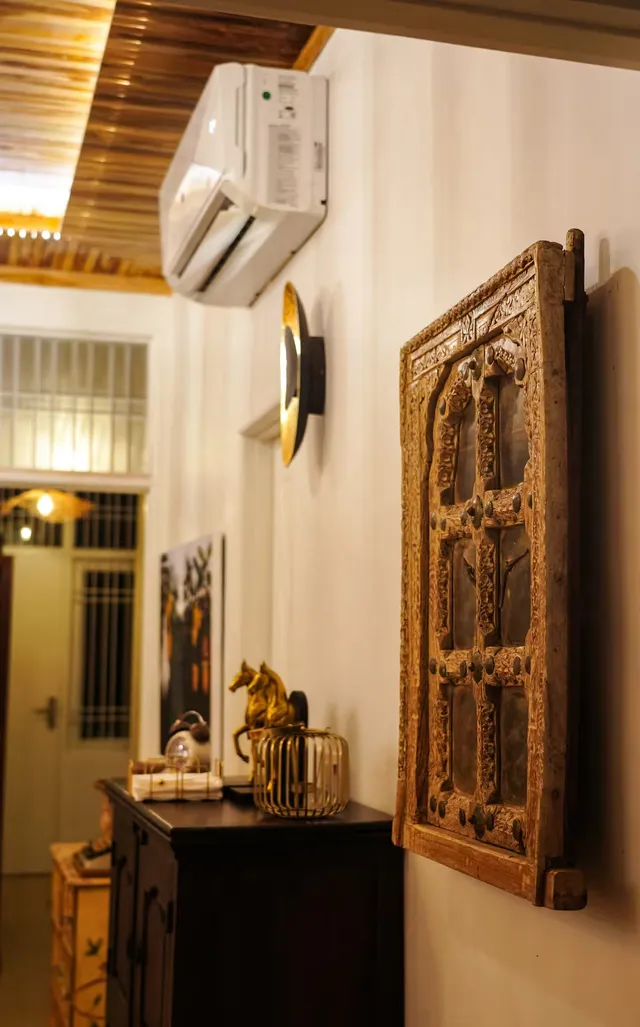Timber Luxe Ateliér — antique woodwork and gallery details