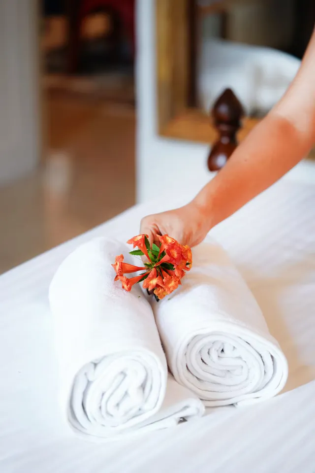 Timber Luxe Ateliér — fresh flowers and turn-down service